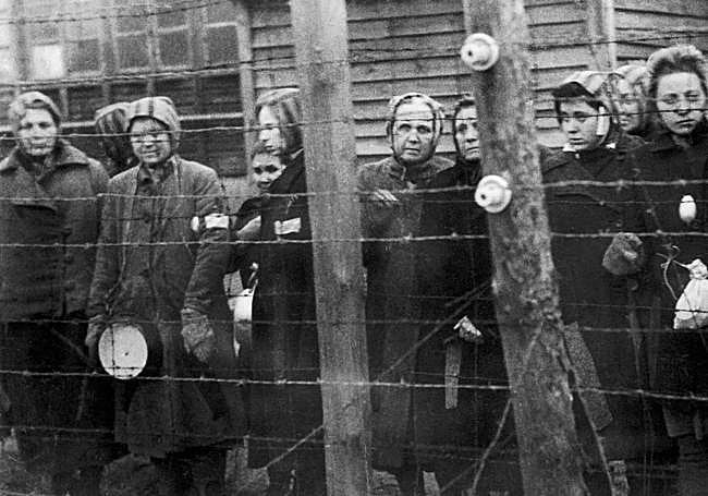 Mujeres presas en el interior del campo de Ravensbrück.