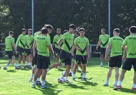 Los jugadores de la Real entrenan en Zubieta