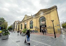 La fachada de la Bretxa al Boulevard cumple 125 años. El mercado funcionaba desde 29 años antes.