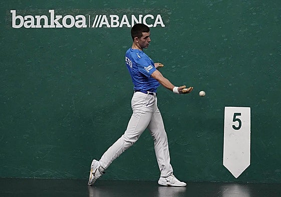 Unax Apeztegia, en acción el viernes en el Labrit.