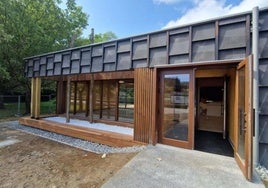 La cantina de Asti cuenta con una amplia barra y dos comedores interiores, además de dos zonas de terrazas.