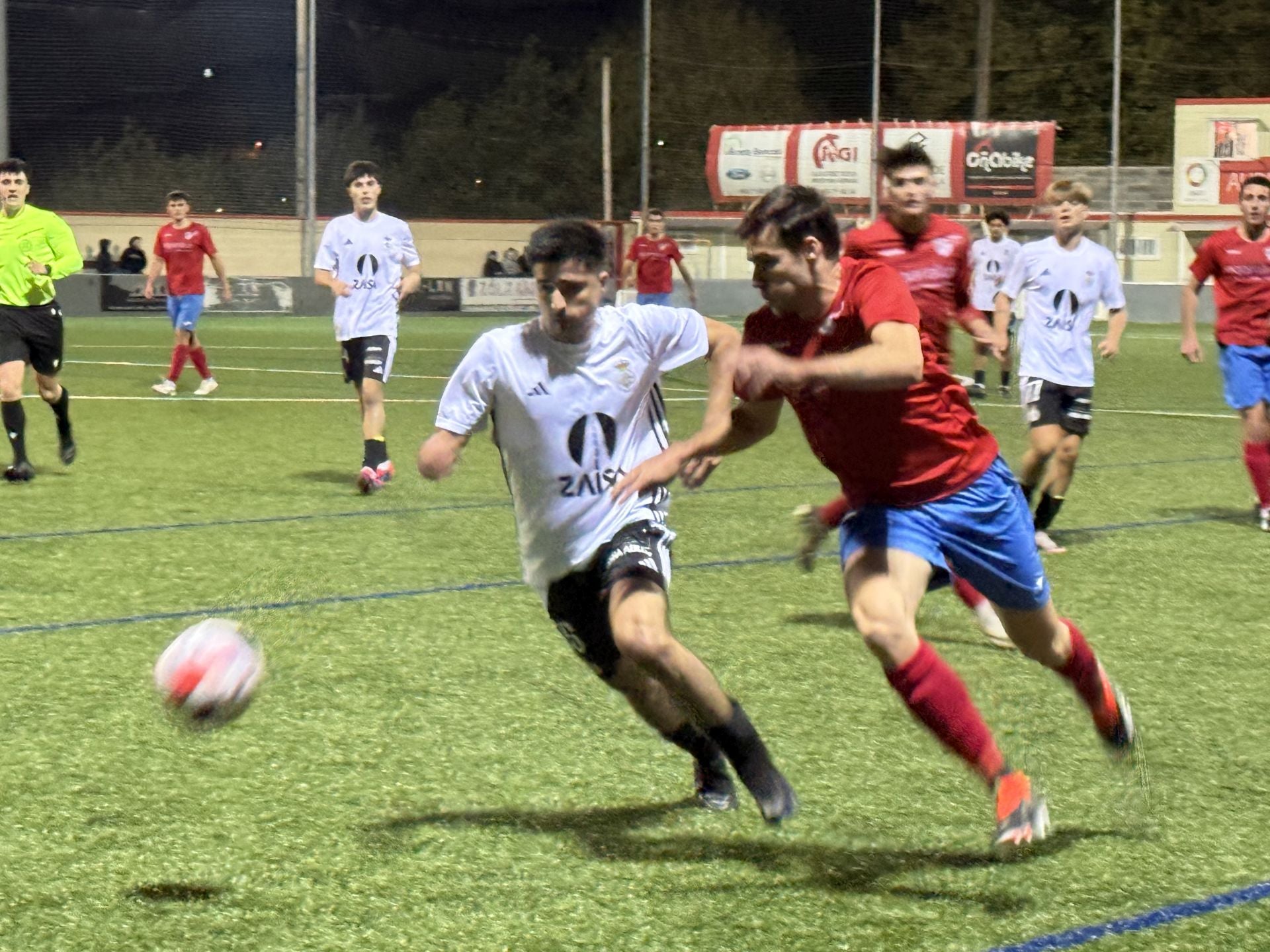 El Aloña no pudo sumar su tercera victoria en un partido marcado por las fuertes rachas de viento