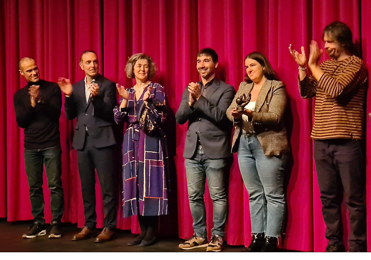 Momento de la entrega del premio