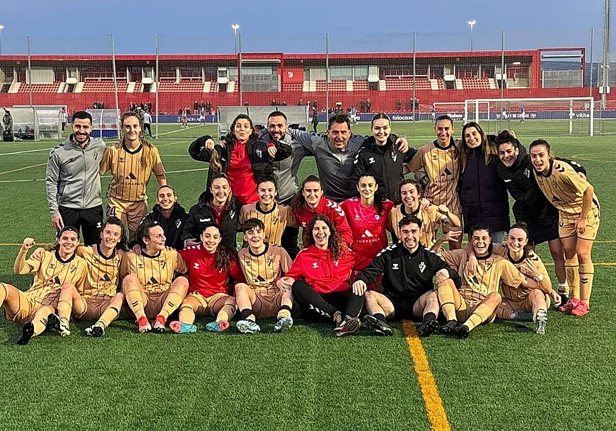 El Eibar B femenino tras la victoria conseguida en Alcalá de Henares.