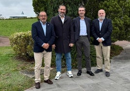 De izquierda a derecha: Miguel Angel Guergué, Director Consultoría Seguridad Corporativa; Lorenzo Díaz de Apodaca, CEO; Xabier Mitxelena, Presidente Ejecutivo; y Eduardo Sáez Maldonado, Responsable Global Preventa.