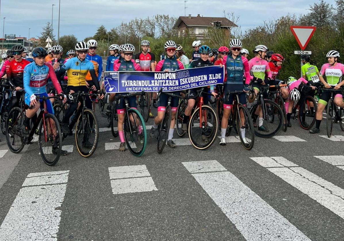 Protesta del ciclismo vasco en el ciclo-cross de Lezama, el fin de semana.