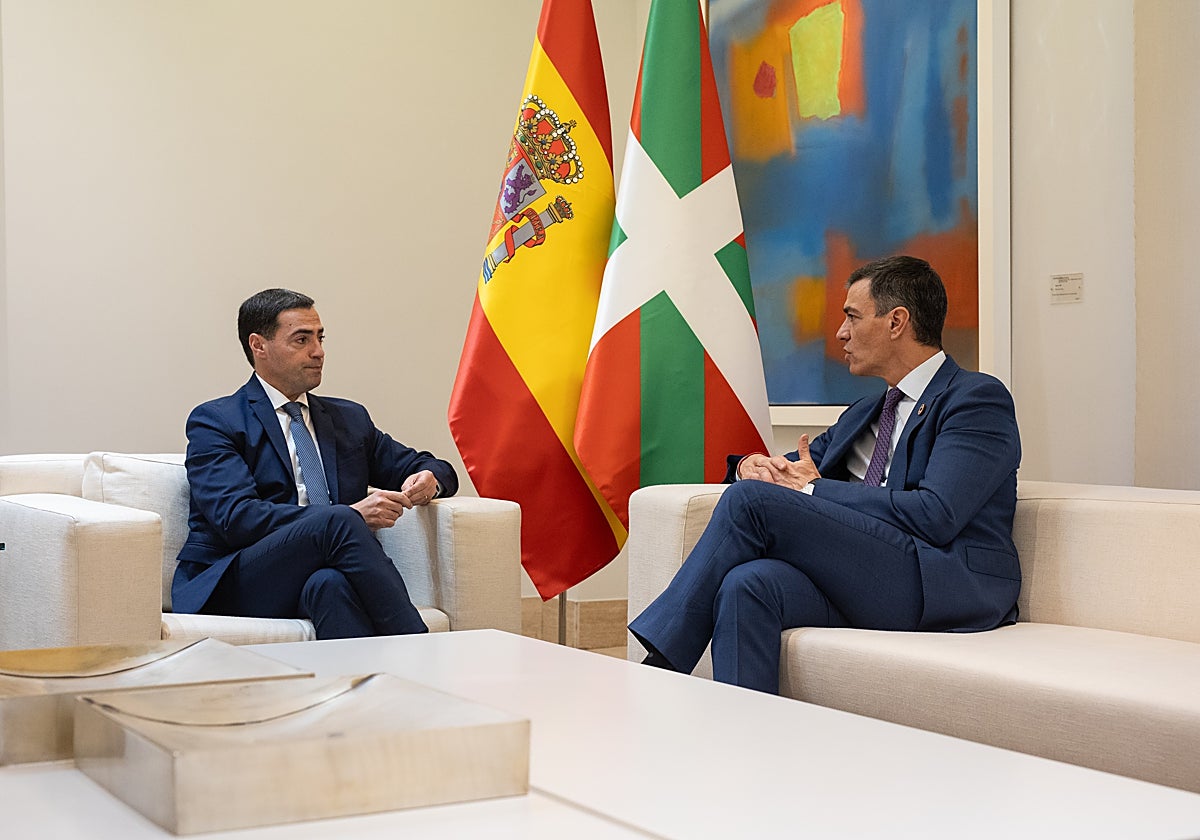 Imanol Pradales y Pedro Sánchez, este miércoles en La Moncloa.