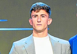 Galarza con el premio al mejor jugador de su grupo en Tercera.