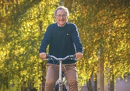 Bengoetxea montado en una bicicleta.