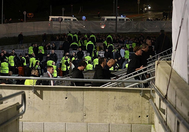 Entrada de los seguidores del Ajax.
