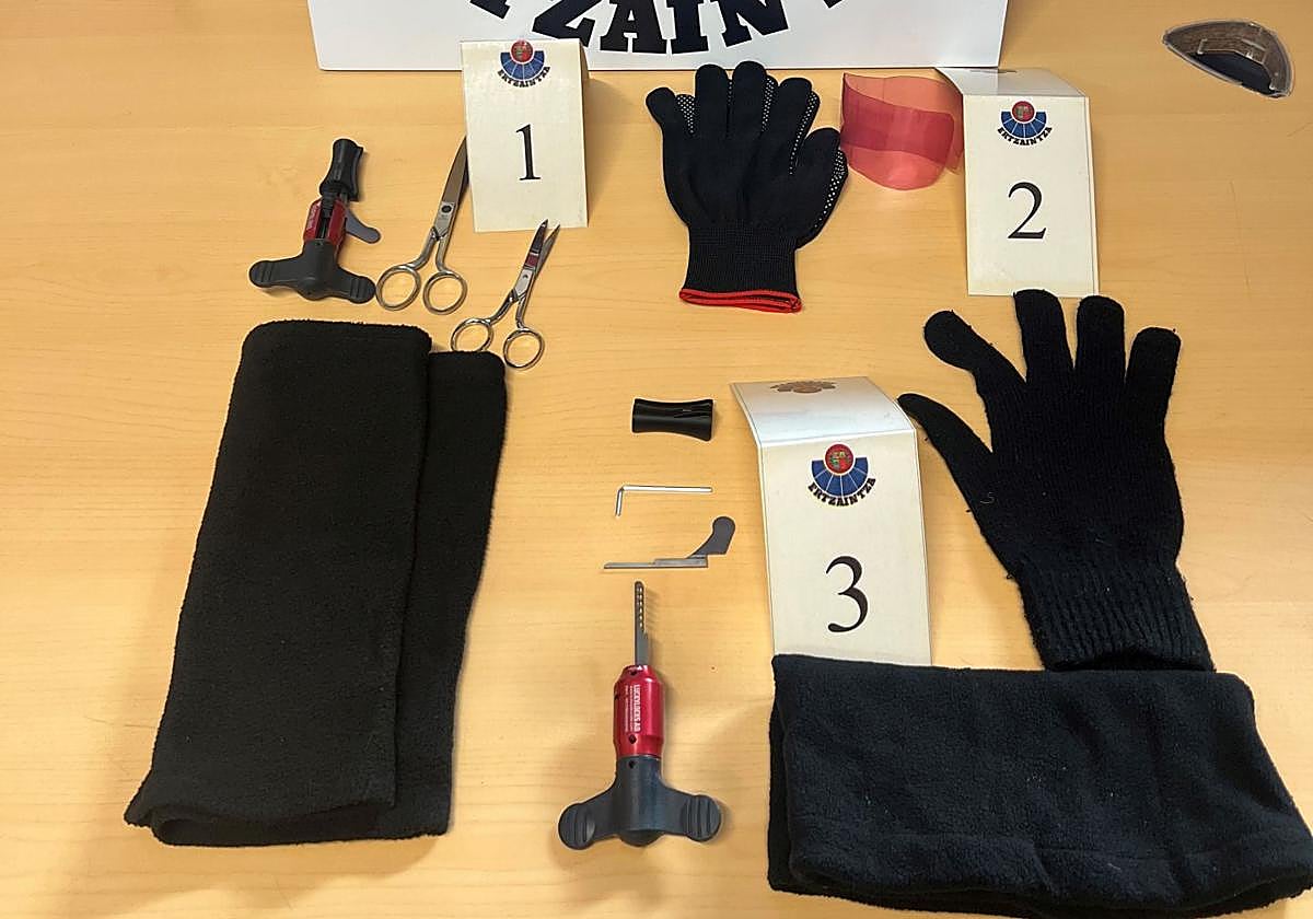 Imagen del material incautado por parte de la Ertzaintza a los tres detenidos.