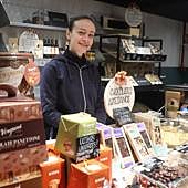 Imagen - «Los clientes están anticipándose comprando mazapanes y panetones, estos últimos gustan mucho en Navidad»