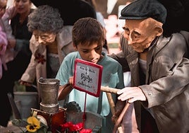Birakolore estará hoy en la plaza Euskal Herria con sus marionetas gigantes.