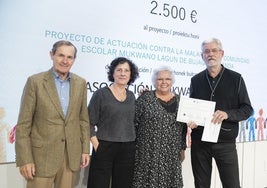 Iñaki Eizaguirre, Eva Rua, Carmen Solórzano y José Antonio Aldanondo, de la Asociación Mukwano-Lagun.