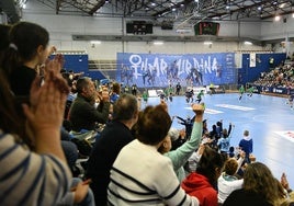 Aficionados en el Gasca presenciando el partido europeo ante el Lublin.