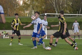 El equipo de Tercera cayó derrotado con contundencia en su visita al Basauri.