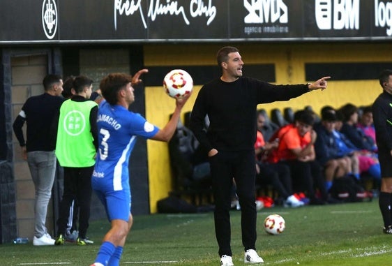 Mikel Llorente, durante un encuentro de esta temporada en el Stadium Gal.