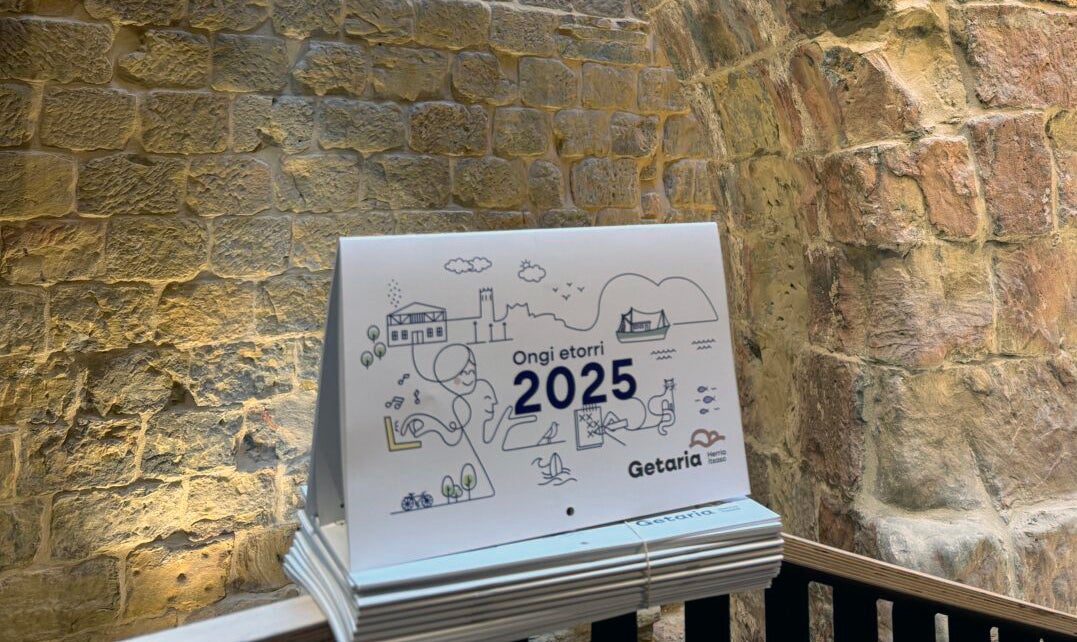 Egutegia etxeetara iristearen ardura Artzapek hartu du eta beraiekin guztiz eskertuta dago Udala.