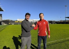 El presidente del Real Unión, Igor Emery, junto al nuevo entrenador, Albert Carbó.