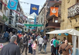 Las calles del centro estarán ambientadas con los puestos de la feria y la decoración medieval.