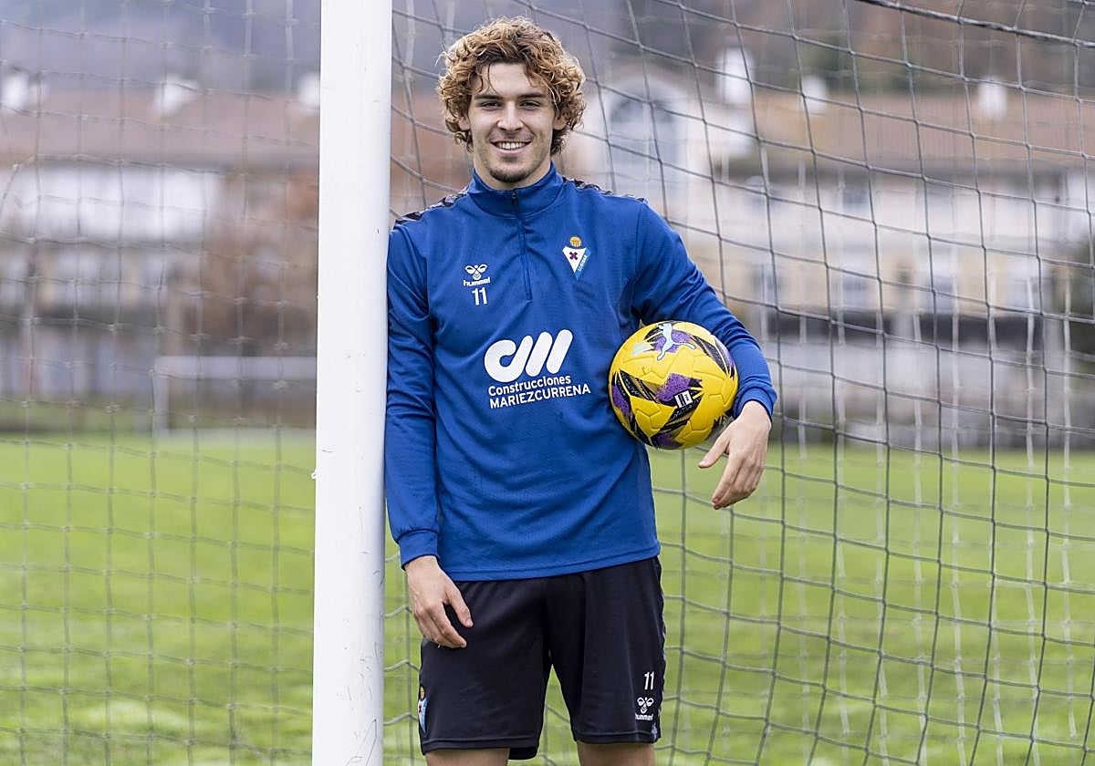Jorge Pascual tras un entrenamiento del Eibar esta semana en Atxabalpe.
