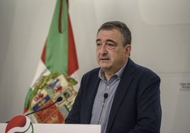 El jeltzale Aitor Esteban, este viernes en la sede del PNV en Bilbao.