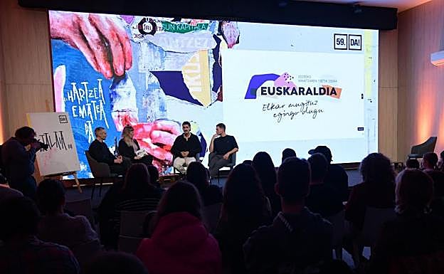 Aurkezpenen artean, ostiral honetan Euskaraldiaren laugarren edizioaren kanta aurkeztu da.