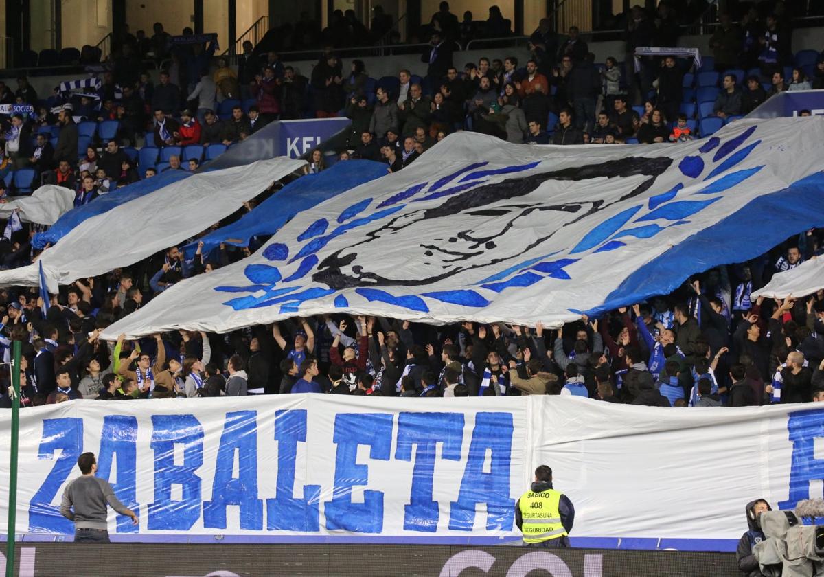 Homenaje de la grada Zabaleta por el 20 aniversario.