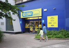 Exterior de un supermercado BM situado en el barrio donostiarra de Aiete.