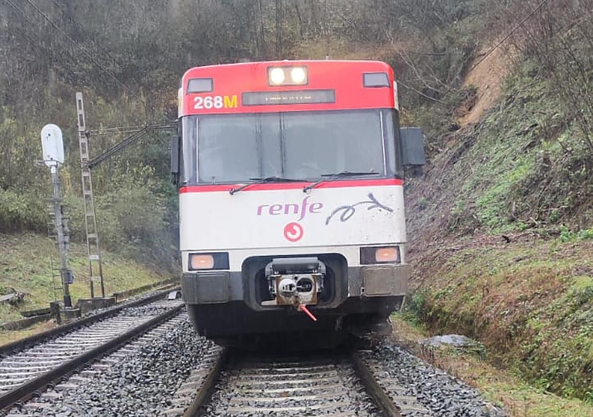 El vehículo descarrilado entre Zumarraga y Gabiria.