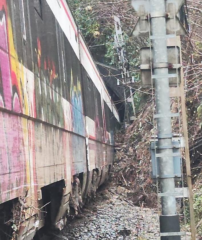 Imagen secundaria 2 - Una gélida madrugada da paso al aviso amarillo por nieve a 600 metros en el interior