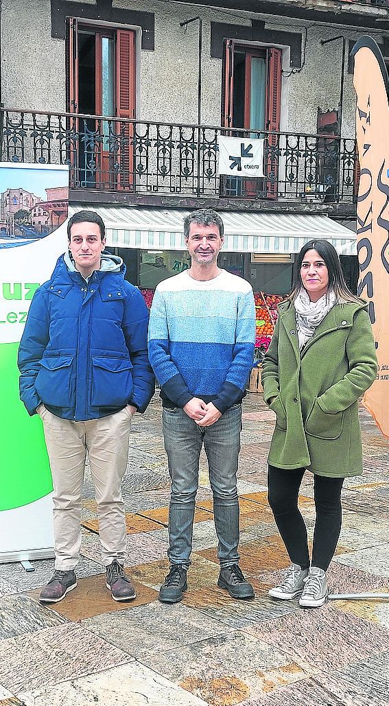 Iker García, Mikel Arruti y Edurne Mitxeo en rueda de prensa.