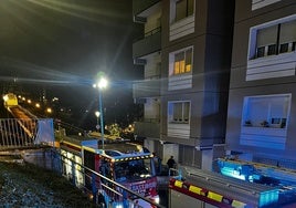 Imagen de los camiones de bomberos en la zona afectada de Astigarraga.