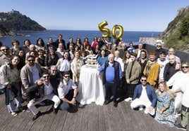 La familia Arzak y todo el equipo del restaurante celebran el 50 aniversario de su primera estrella Michelin.