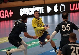 Julen Mujika en el anterior partido del Bidasoa en casa.