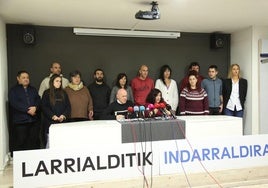 Euskalgintzaren Kontseilua eta berau osatzen duten Nafarroako eragileen ordezkariak: Nafarroako Ikastolen Elkartea, AEK, Euskaltzaleen Topagunea, IKA, Sortzen, Errigora, EMUN, UEU, Euskal Herrian Euskaraz eta Hizkuntz Eskubideen Behatokia.