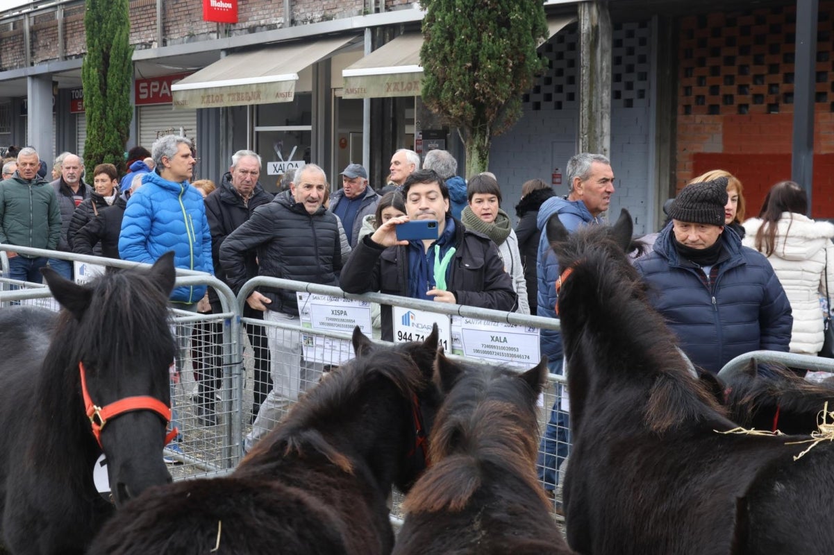 Gran ambiente en la feria de Santa Lucía