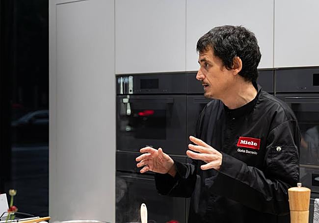 El chef Gorka Barredo dirigió un taller en el que 'fusionó' la cocina vasca y los electrodomésticos Miele.
