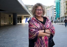 Teresa Martínez Rodríguez, ante el Kursaal tras la Jornada de Buenas Prácticas organizada por la Diputación.