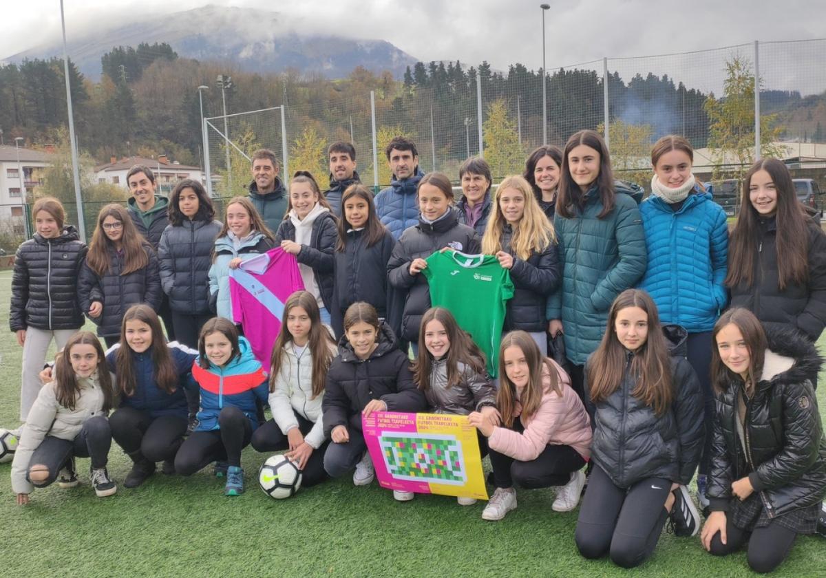 Futbolistas, organización y autoridades animaron a disfrutar del torneo.