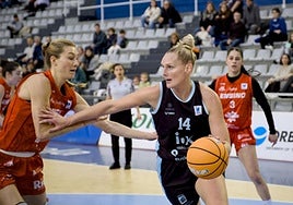 La jugadora Louice Halvarsson durante la derrota ante el Ensino.