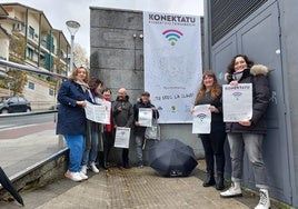 Presentación de la campaña Konektatu por parte de los comerciantes de Astigarraga.