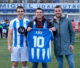 Unai Azkarate durante el homenaje que le tributó el club de fútbol de Mutriku