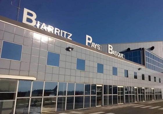 Fachada del aeropuerto de Biarritz.