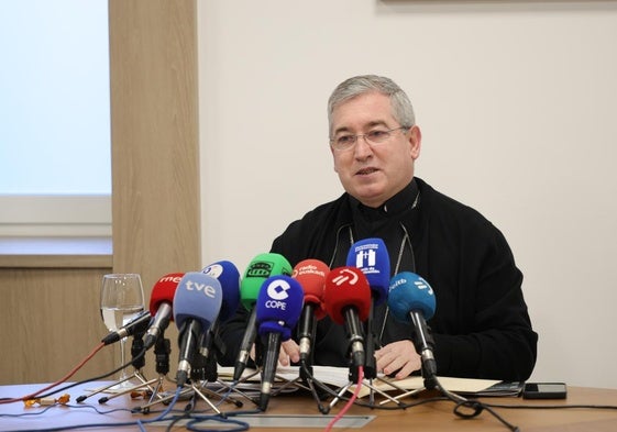Fernando Prado, obispo de San Sebastián, durante su comparecencia al cumplirse dos años de su Obispado.