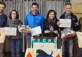 Herriko odol-emaileak omenaldiaren amaieran.