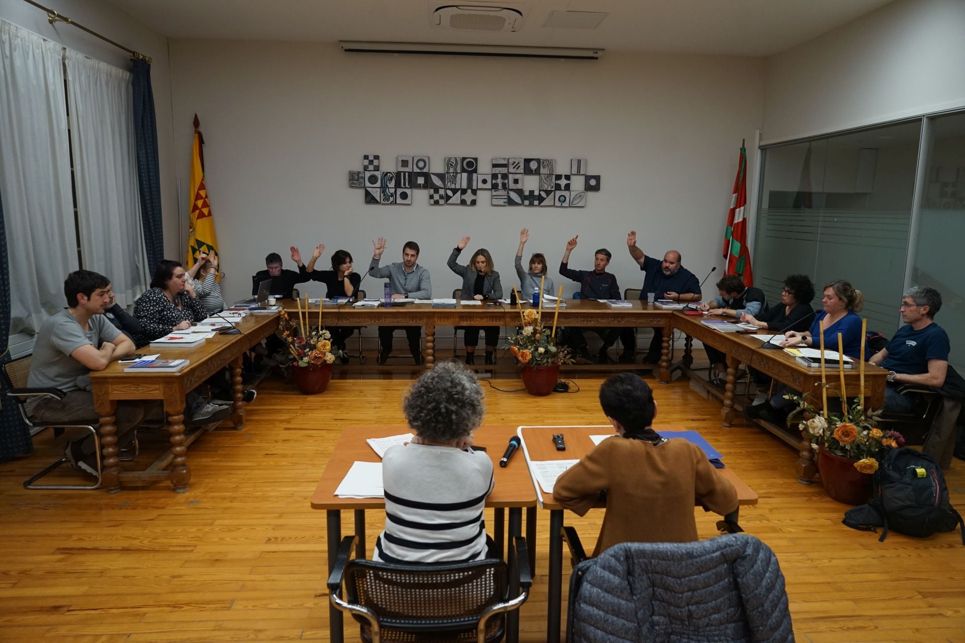 Imagen de la votación de los presupuestos durante la última sesión plenaria