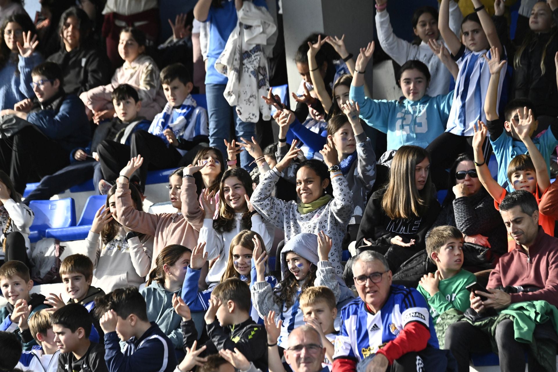 900 jóvenes arropan a la Real en Tolosa