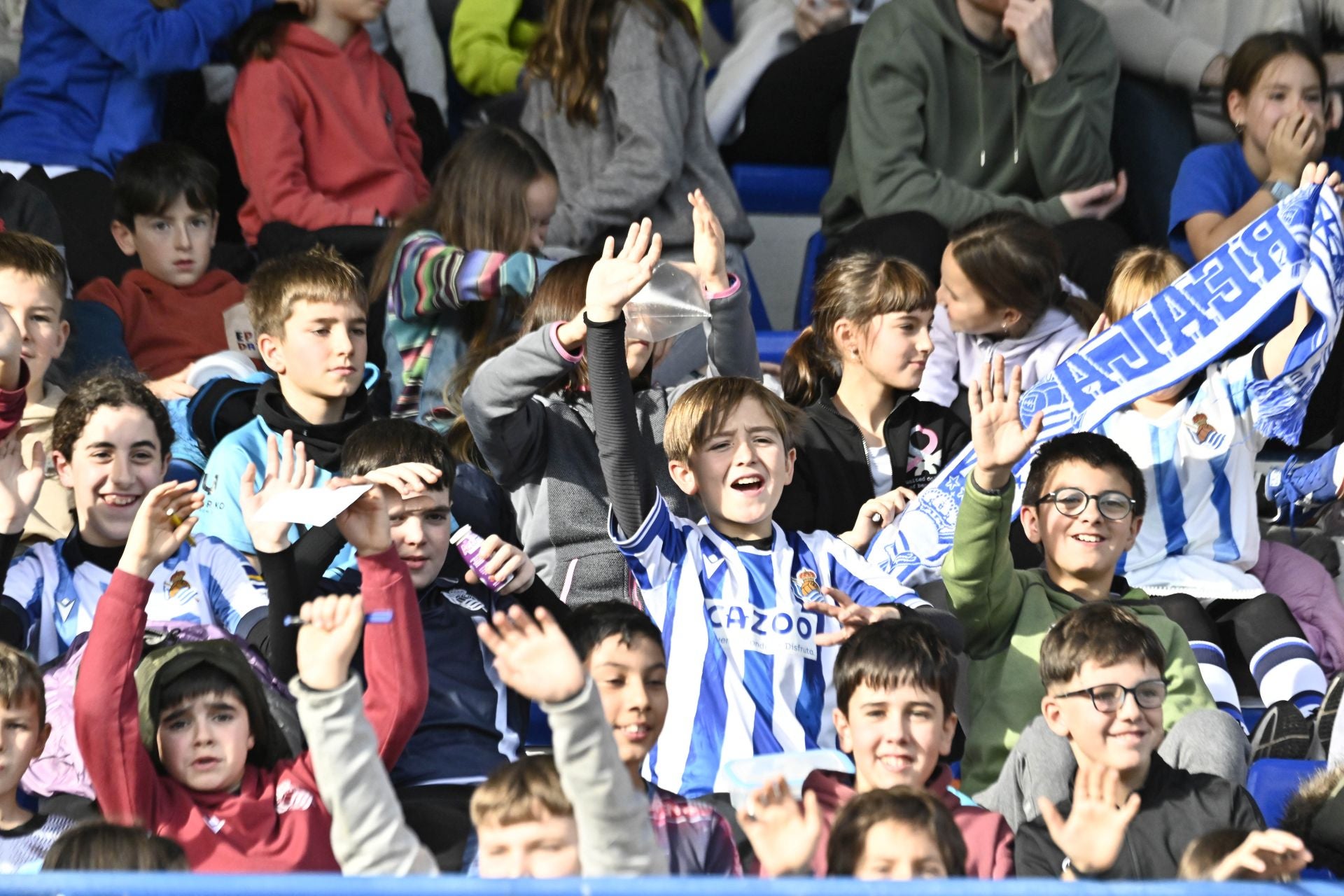900 jóvenes arropan a la Real en Tolosa