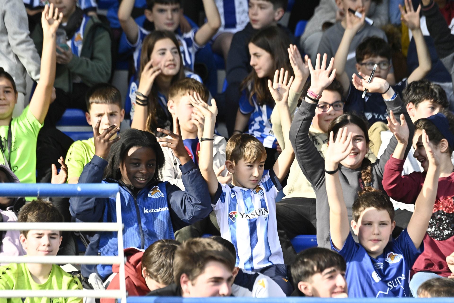 900 jóvenes arropan a la Real en Tolosa